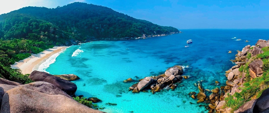 During a 4 day Scuba Diving Live-aboard trip at the Similan Islands, we had a chance to relax for a few hours in this beautiful bay with the stunning beach. The picture was taken just below a huge rock that resembles a sail. So the island is often referred to Sail Rock Island.
#EndlessSummer