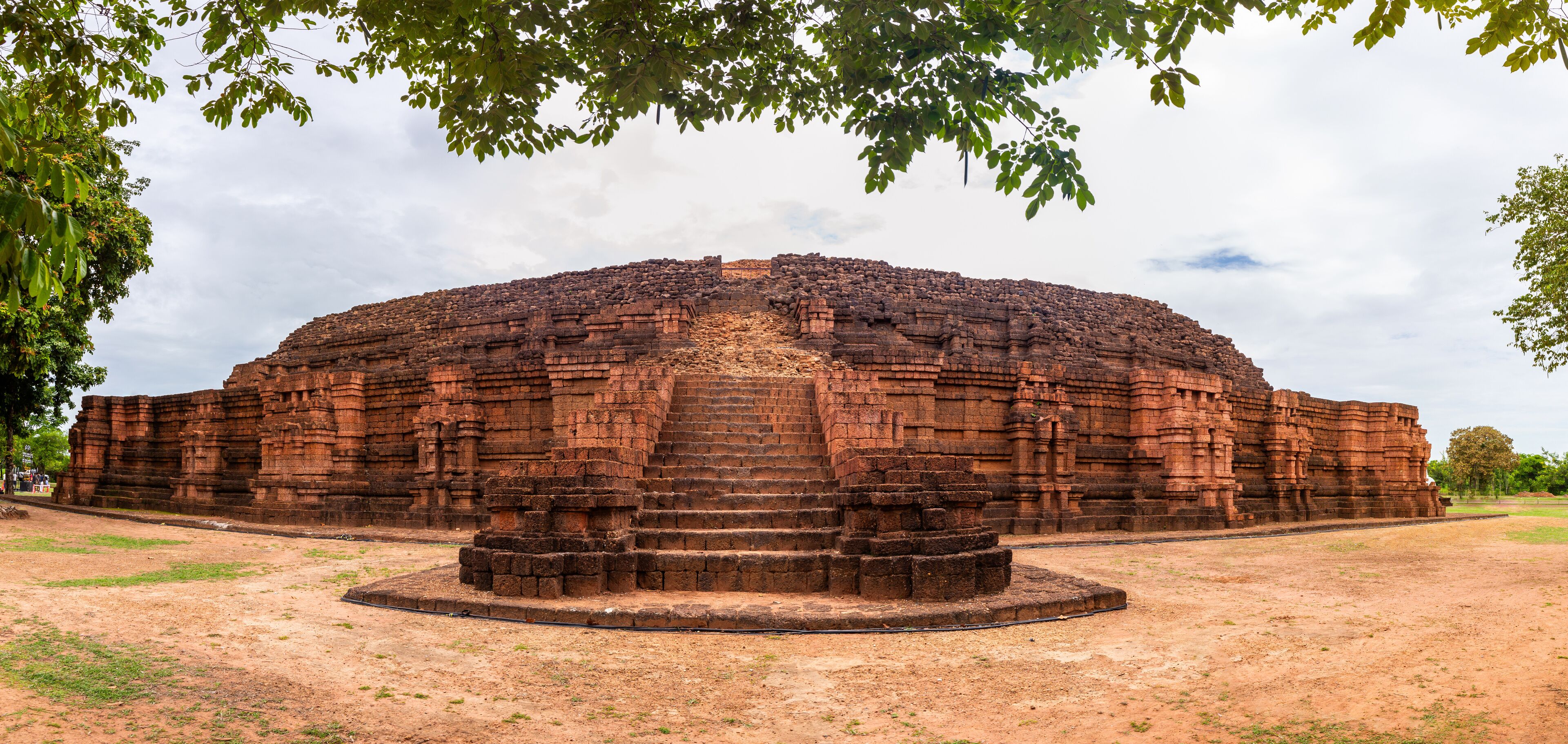 Khao Klang Nok is part of the Si Thep historical park which is set to be a UNESCO World Heritage Site in September 2023. It is an architecture in the Dvaravati period in Phetchabun Province, Thailand.