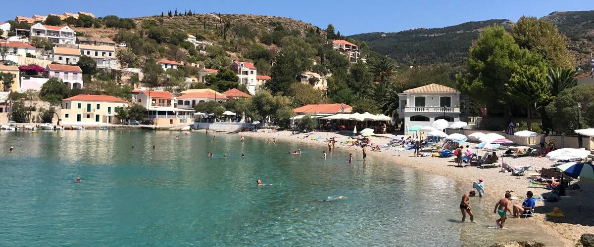 #BeachTips Assos beach is a beautiful spot for a refreshing dip in the crystal clear waters which surround the stunning island of Cephalonia. This small village has one of the largest castles in Greece which was commissioned by the Venetian Senate in 1593.