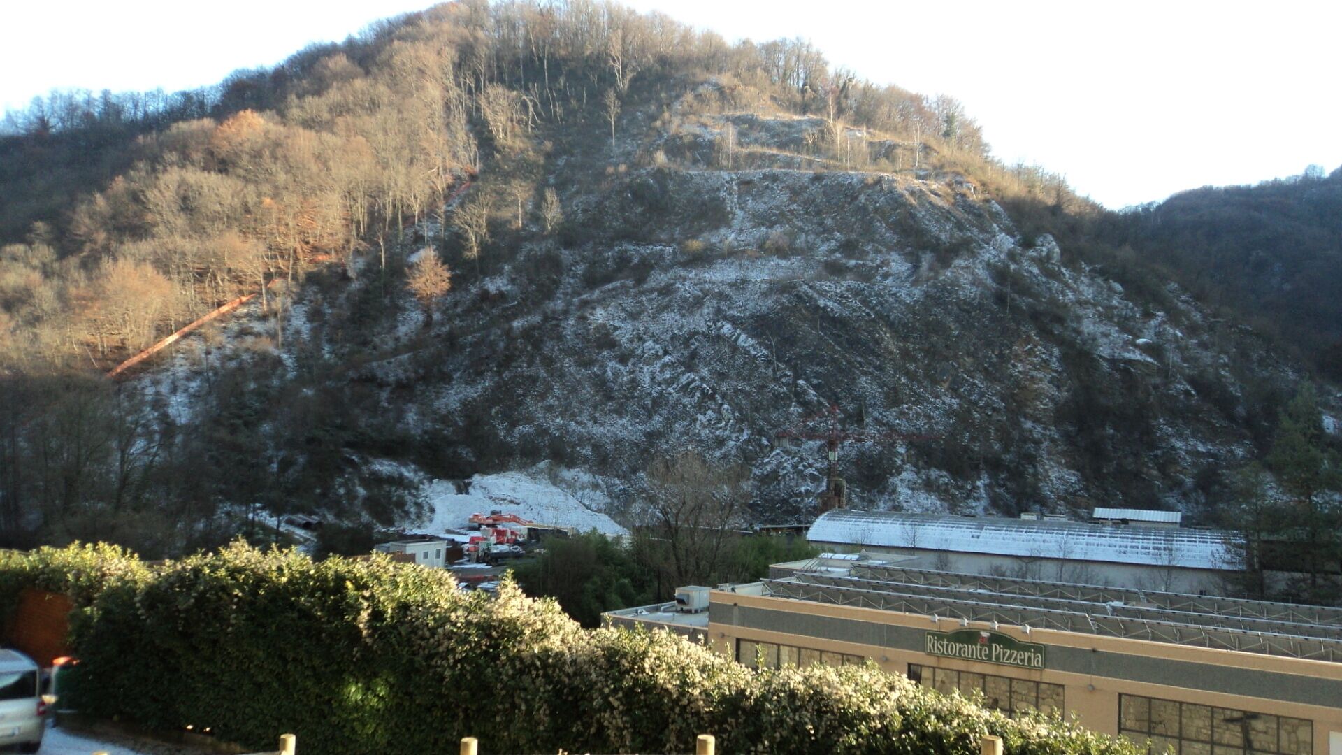 A snow-covered mountain with a building labeled "Ristorante Pizzeria" in the foreground.
