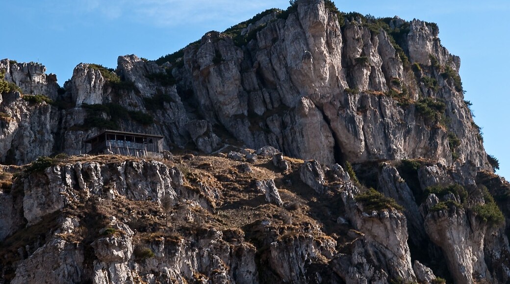 Cima Caldoline e la Capanna Tita Secchi