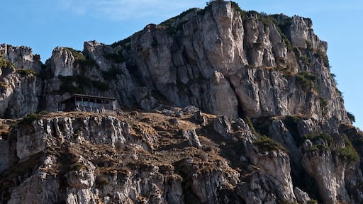 Cima Caldoline e la Capanna Tita Secchi