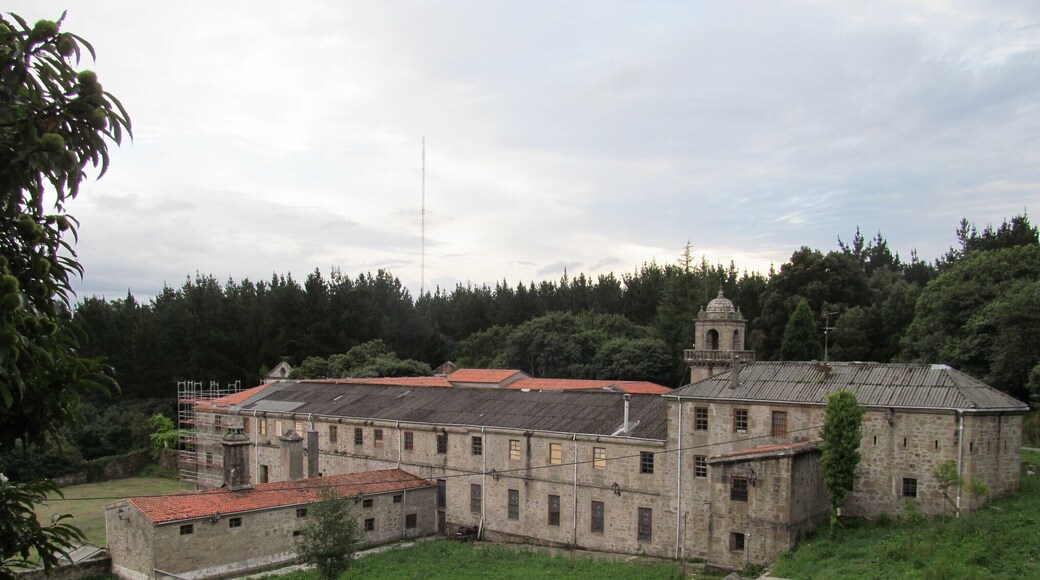 Monasterio de Santa Catalina de Montefaro (Ares) A Coruña, Galicia, España, en fase de restauración. El monasterio tiene un origen romånico, a lo largo de la historia sufrió grandes modificaciones, la mås grande fue en el siglo XVIII, dåndole a la iglesia un aspecto barroco.