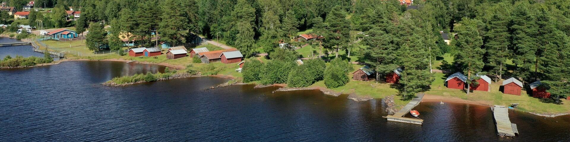 Survol du lac Siljan en Suède entre Rattvik et Mora