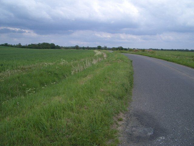 Hamerton Road to Alconbury Weston The Hamerton Road heads in a south easterly direction towards Alconbury Weston one mile onwards, with the left turn to Upton village a few hundred metres ahead. The countryside in the immediate vicinity is somewhat featureless.