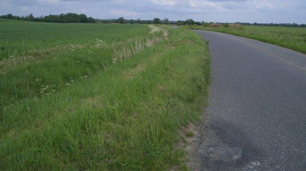 Hamerton Road to Alconbury Weston The Hamerton Road heads in a south easterly direction towards Alconbury Weston one mile onwards, with the left turn to Upton village a few hundred metres ahead. The countryside in the immediate vicinity is somewhat featureless.