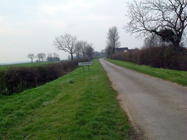 Southern approach to Covington Grange farm on the right
