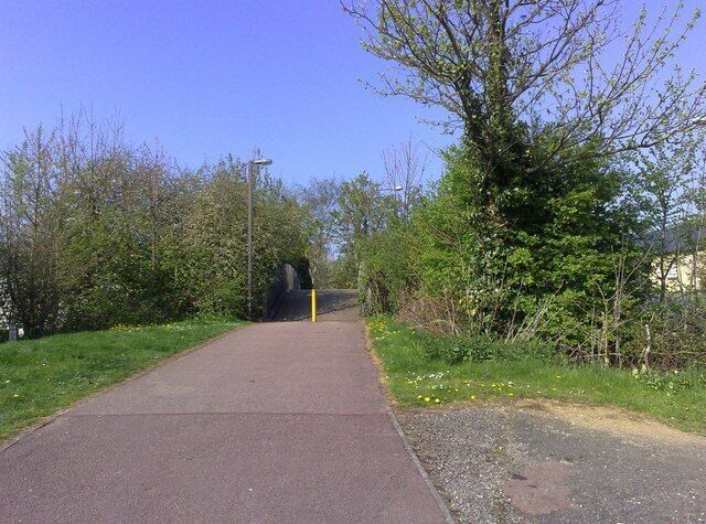 Footpath, Great Linford Footpath leading to pedestrian bridge over the Grand Union, Great Linford.