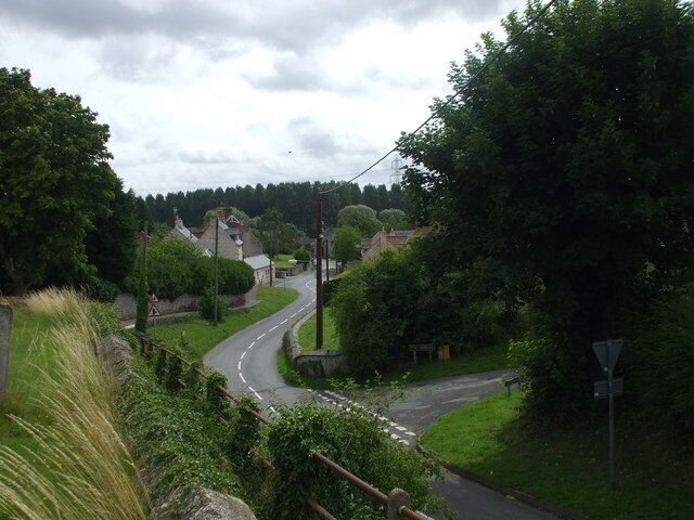 Great Ponton from the parish church The snake-like road works its way into the village centre. This woody pastoral scene may surprise some, it being in Lincolnshire and moreover, less than a 1/4 of a mile from the busy A1.