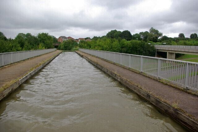 Grafton Street Aqueduct This aqueduct - the first to be built on the canal network for 50 years - was opened in 1991 and carries the Grand Union Canal over Grafton Street.