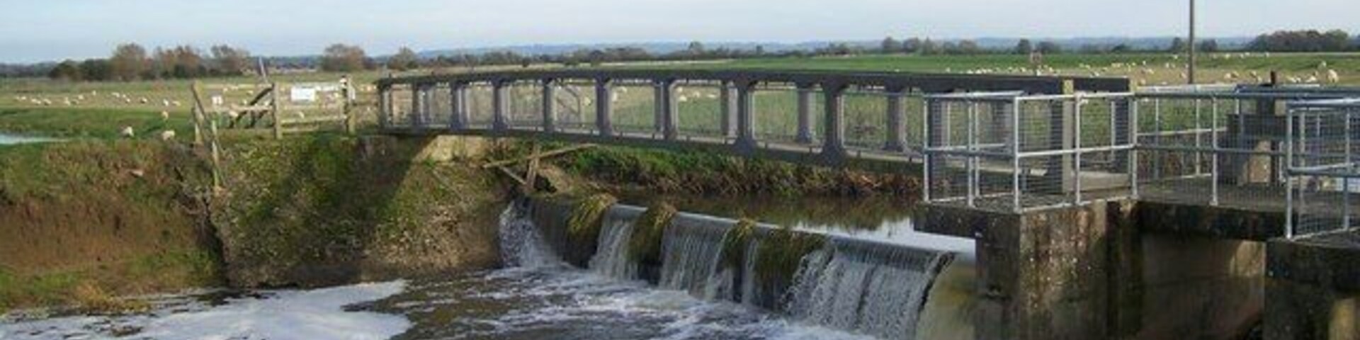 Long load sluice gates