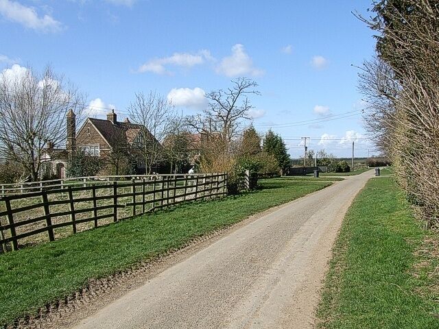 Potsgrove Village, near to Potsgrove, Bedfordshire, Great Britain. A view up the lane which leads into Potsgrove (and comes to a dead-end). Two of the few houses that make up this little village can be seen on the left.