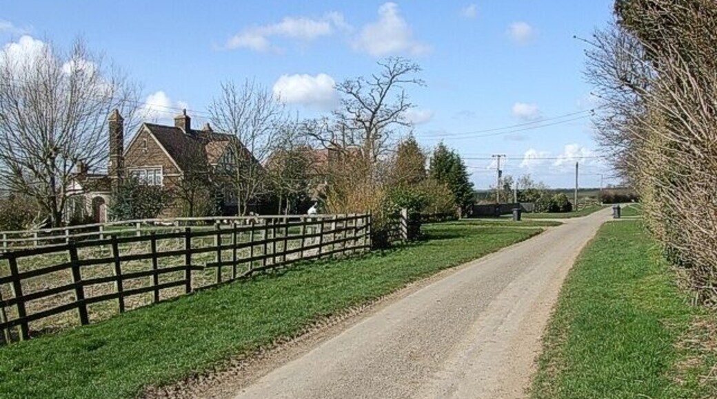 Potsgrove Village, near to Potsgrove, Bedfordshire, Great Britain. A view up the lane which leads into Potsgrove (and comes to a dead-end). Two of the few houses that make up this little village can be seen on the left.