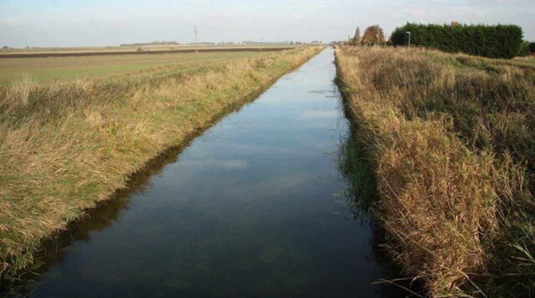 Counter Drain View NE from a bridge https://www.geograph.org.uk/photo/105827 at Tongue End