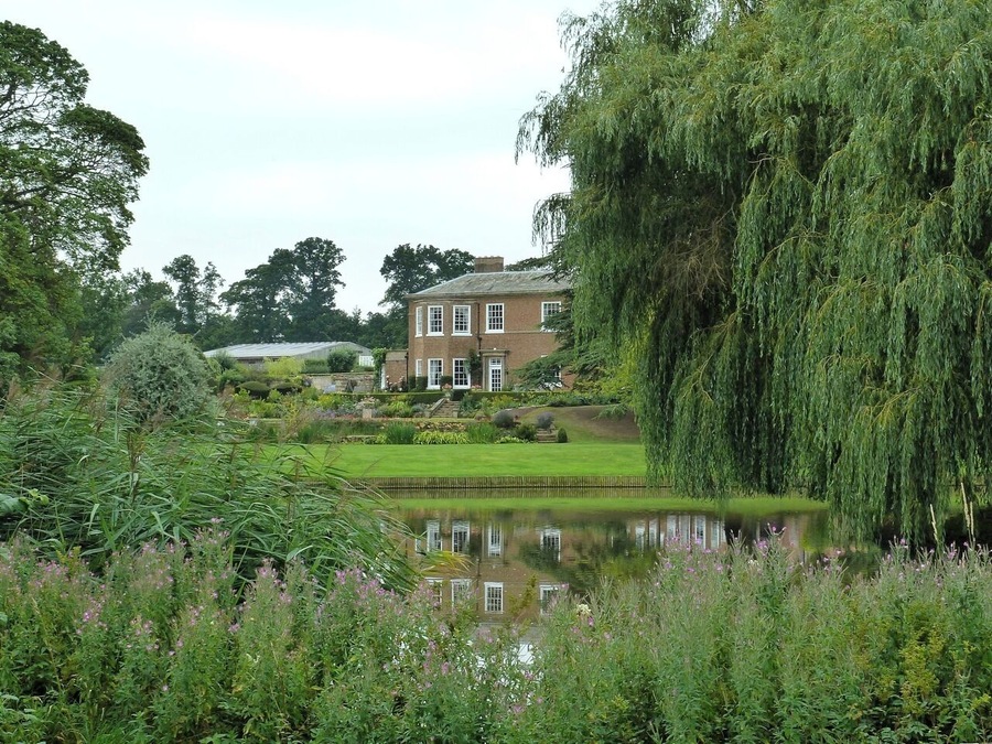 Kirby Sigston Manor and Lake