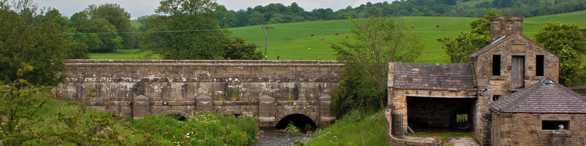 The Leeds and Liverpool Canal crosses an aqueduct over Eshton Beck
