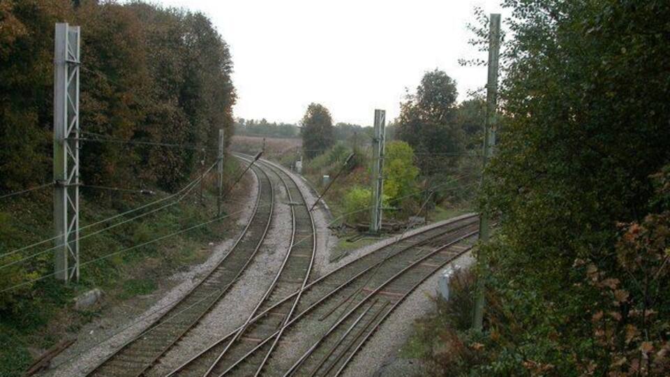Town of Lowton, railway junction To the left, the line to Manchester; to the right, to Liverpool.