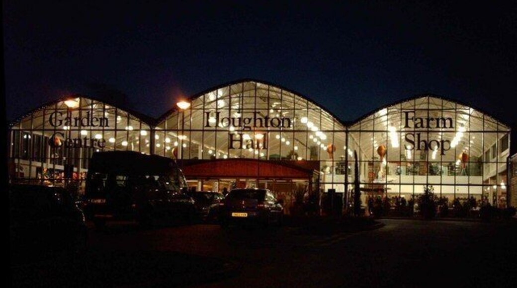 Houghton Hall Garden Centre by night This bright emporium opened in 2006, hence is not marked on the 1:50K map.