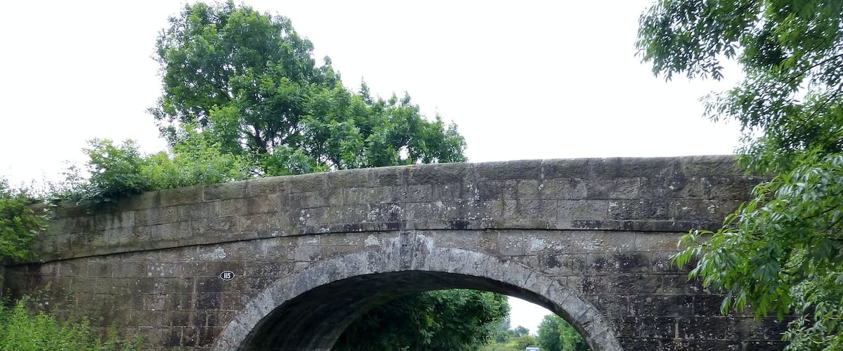 Photograph of Blind Lane Bridge, bridge No 115 over the Lancaster Canal, Slyne-with-Hest, Lancashire