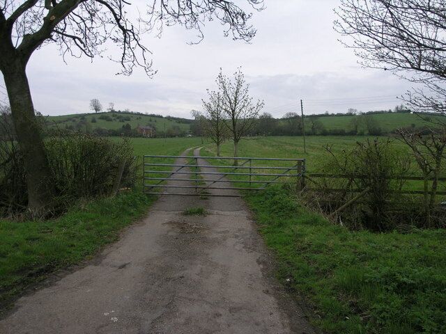 Hill Farm Hill Farm with the hill behind it known as Hickling Standard. A footpath runs along the top of the hill from the A606 to Hickling.