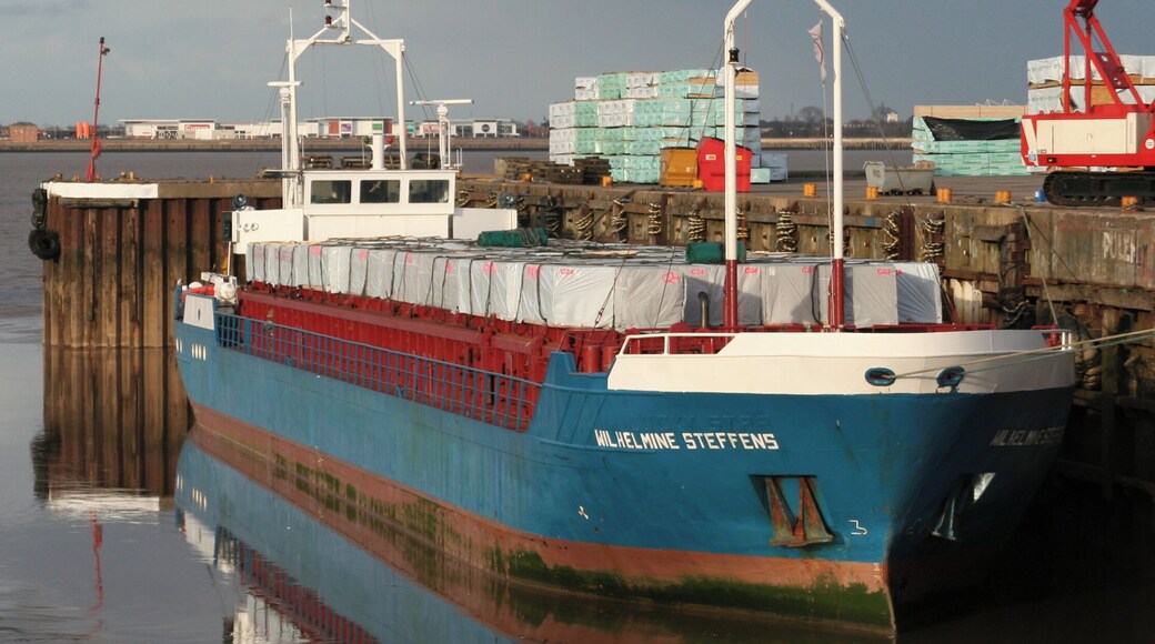 "Wilhelmine Steffens" at New Holland Dock on 31st December 2009. Photo taken using a Sigma 24-60mm lens.