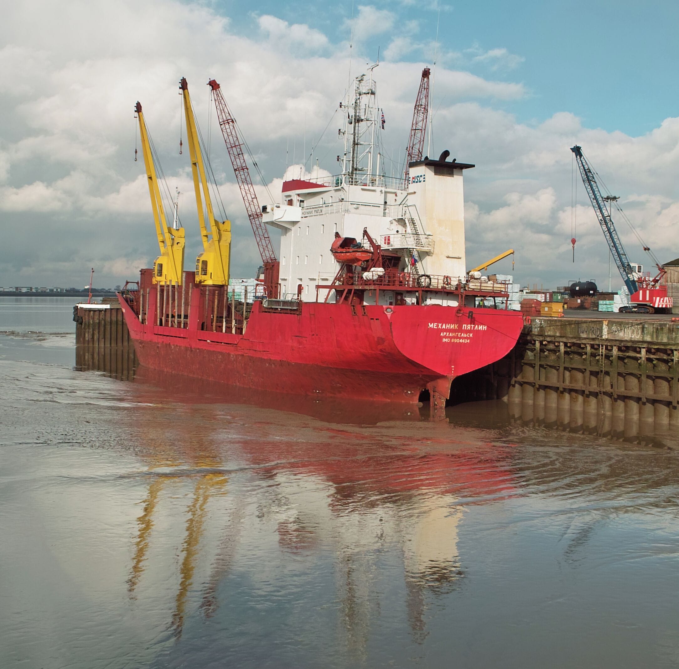 Northern Shipping Co's "MEKHANIK PYATLIN" IMO 8904434, 2489grt built 1992, Russian flag registered Archangelsk, discharging packaged timber at New Holland Dock.
