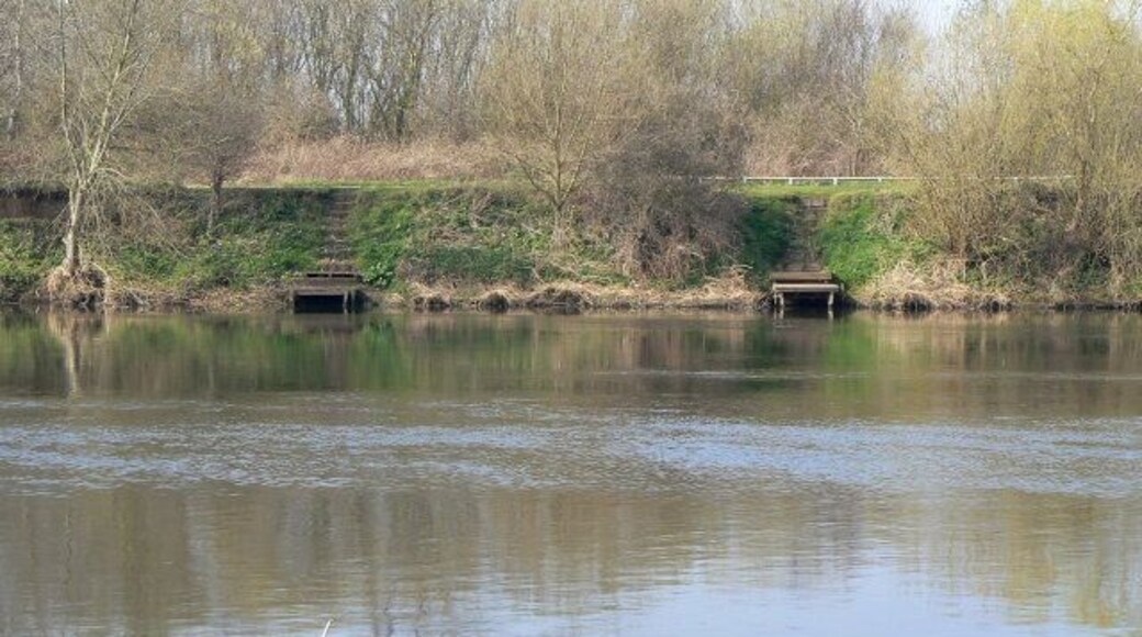 Fishing platforms on the River Trent No activity on this visit!