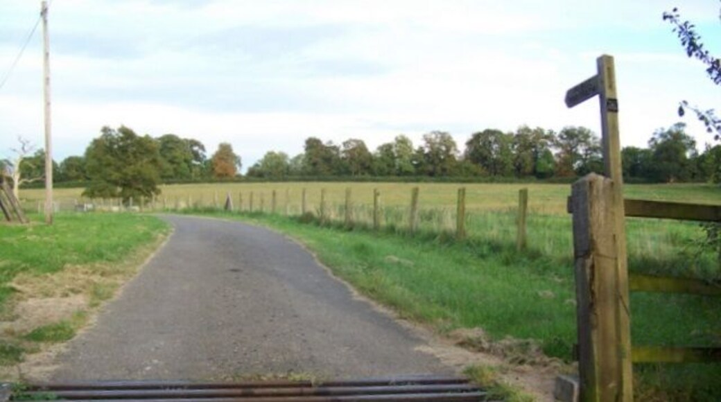 Footpath, Berkley Marsh The footpath takes walkers from Fairoak Farm to the village of Berkley.