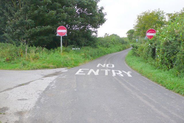 Icen Lane At this point apparently in the middle of nowhere, Icen Lane becomes one way. This is to prevent the minor road through Bincombe being used as a shortcut to bypass the traffic problems on the A354 Dorchester road out of Weymouth