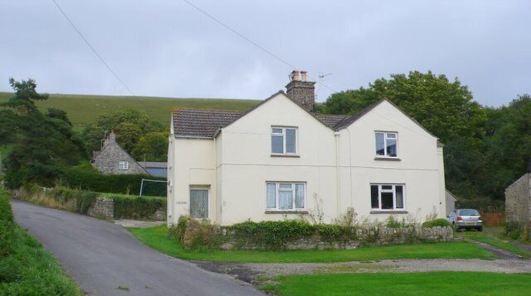 The Square, Bincombe Not much of a square, just two semis and a barn. Looking north towards Bincombe Hill