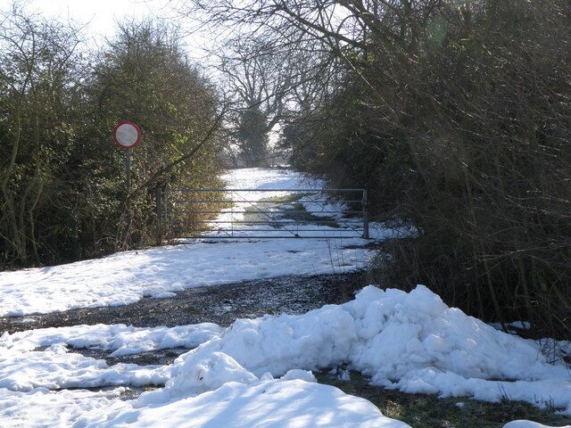 Green lane entrance, Denton A wintry view of the green lane.