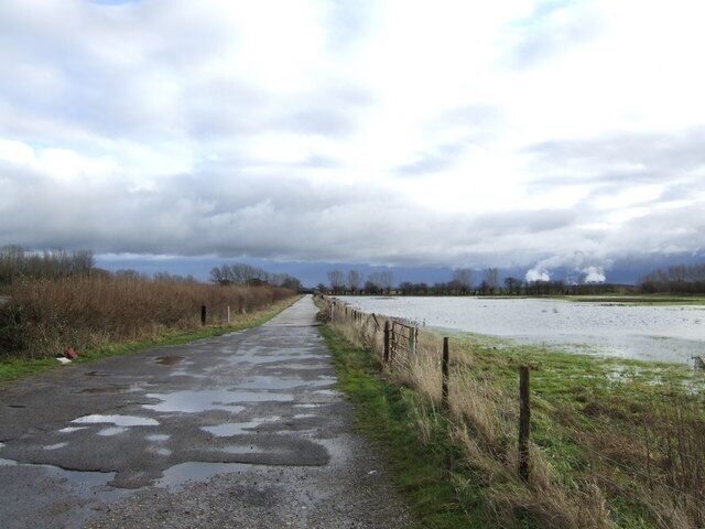 East along Landmead Lane This bridleway proceeds eastwards across the low lying country to Drayton. The rainclouds are retreating eastwards. The vapour from Didcot power station can be seen in the distance.
