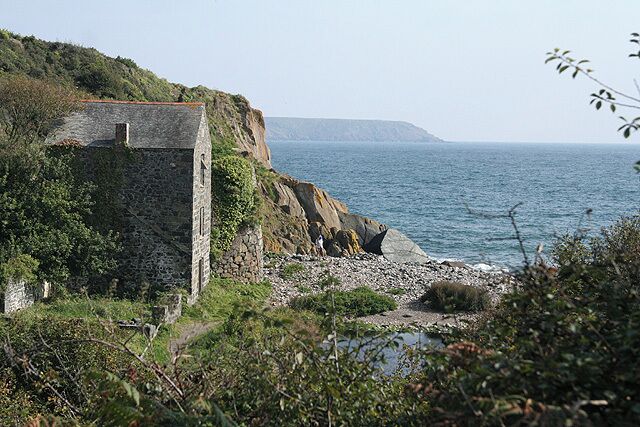 Landewednack: Poltesco 2 With Black Head in the distance