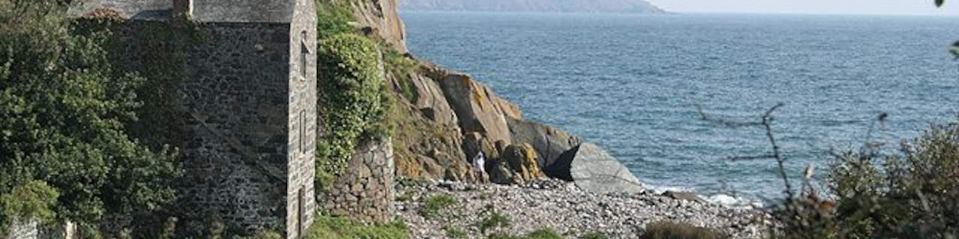 Landewednack: Poltesco 2 With Black Head in the distance