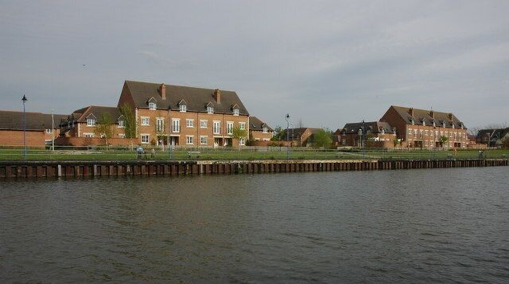 The Gloucester and Sharpness Canal New housing overlooking the Gloucester and Sharpness Canal near the Pilot Inn at Sellars Bridge.