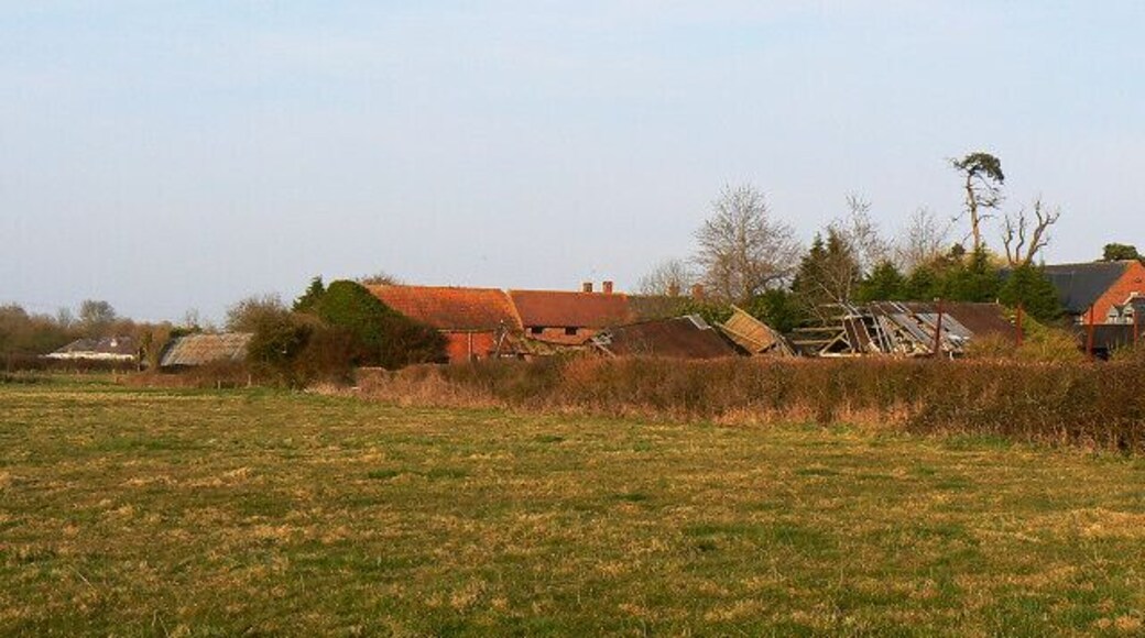 Farm buildings, near Coped Hall The farm appears on large scale maps as 'The Marsh Farm'. Parts of it look just a tad run down.