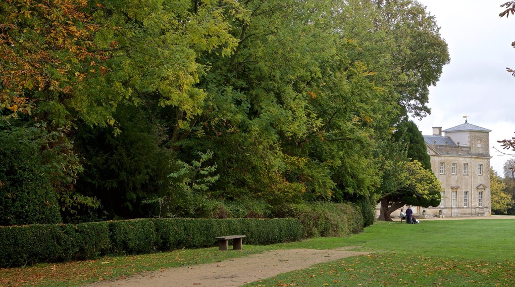 Lydiard Tregoze featuring a garden