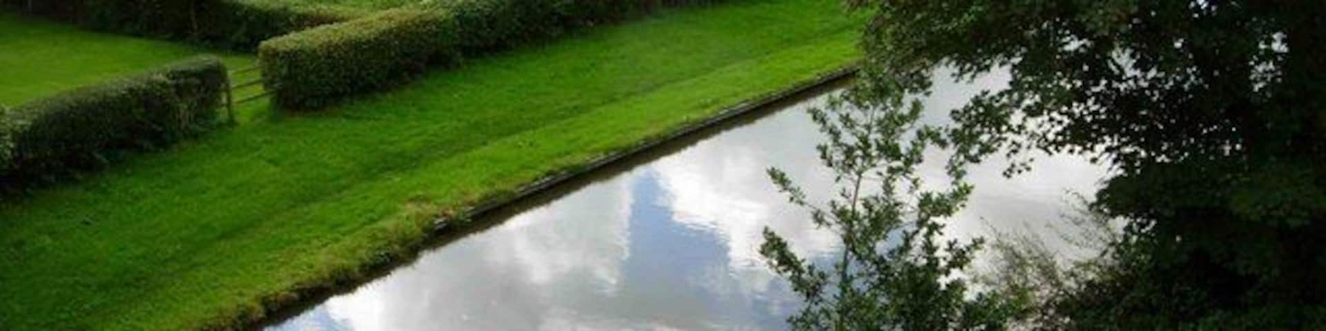 Trent & Mersey Canal, Salt. At this point the canal is sandwiched between the River Trent (just visible beyond the field), the Colwich - Stone railway and the A51 (out of shot to the right).