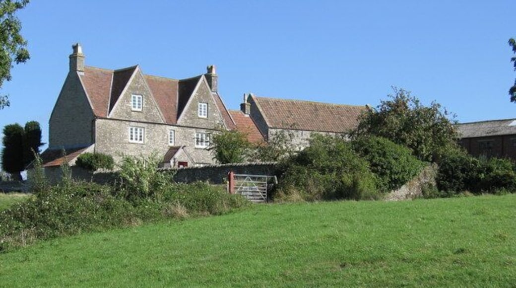 Cliff Farm. There are the working buildings of a farm to the east and north.