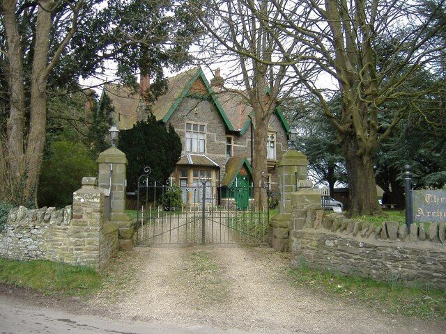 The Arches, Westerleigh Located close to the twin main-line railway bridges, south of Yate.
