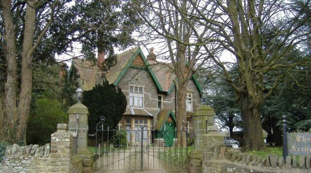 The Arches, Westerleigh Located close to the twin main-line railway bridges, south of Yate.