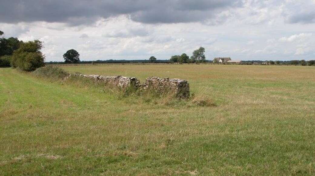 Colnpen Barn. Colnpen Barn viewed from the nearby road junction at SP073077.