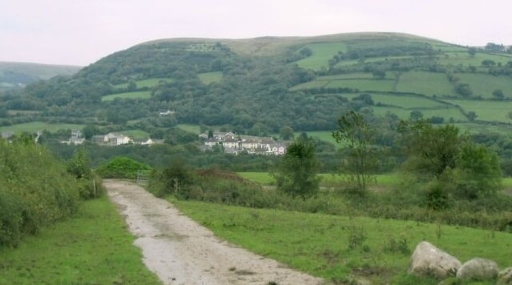Outcrop at north end of Betws Mountain. This is the view southwest to where the mountain protrudes over Glanamman. On the horizon to the left is visible the gap that becomes Cwm Garenig.