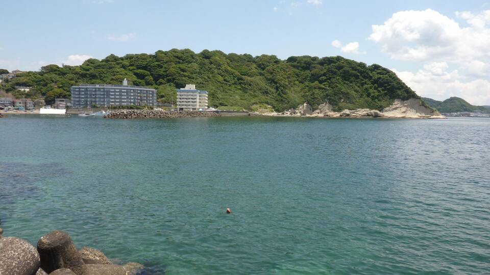 逗子マリーナから見た大崎(神奈川県逗子市)