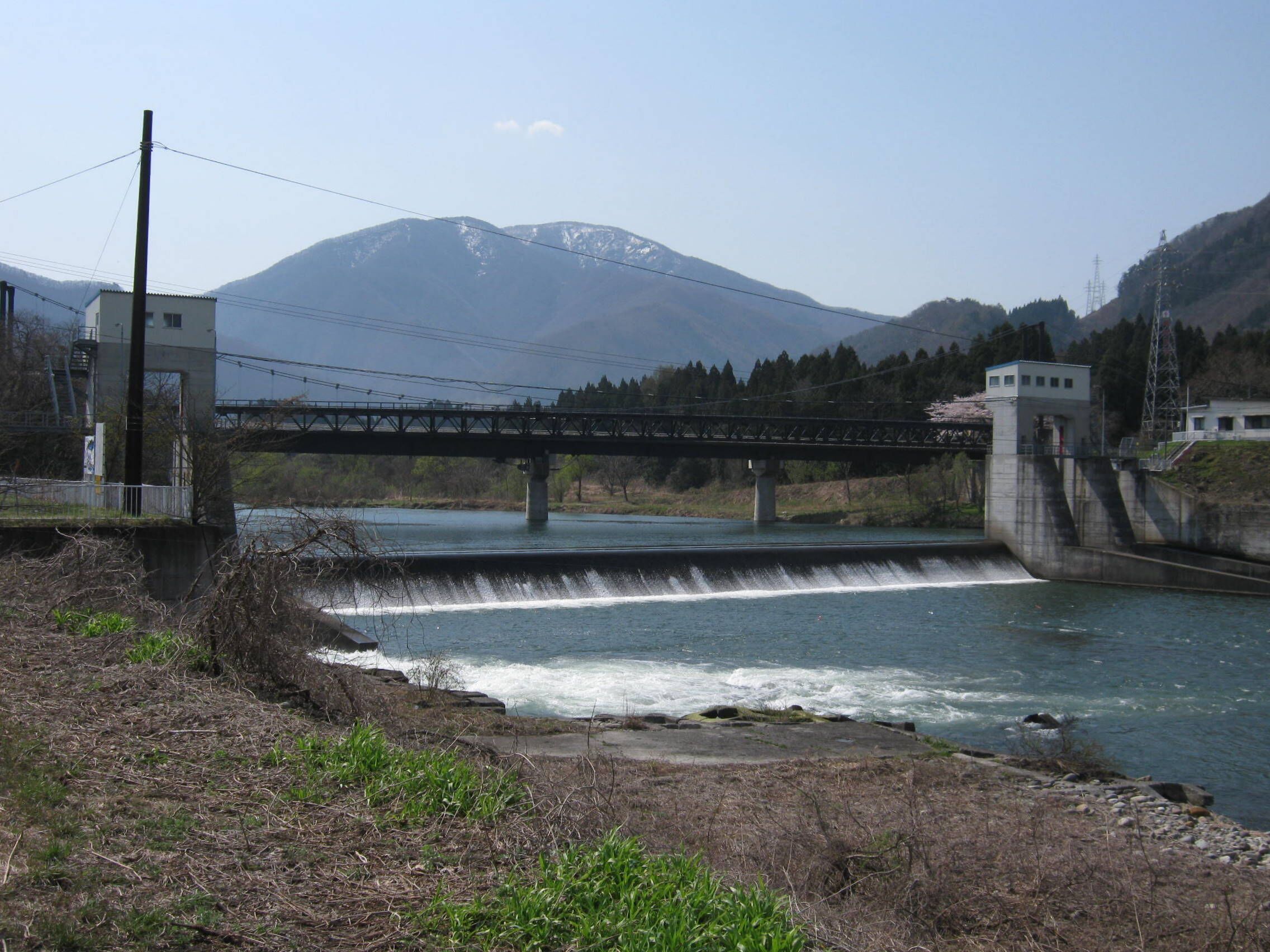 大川と大戸山を北から