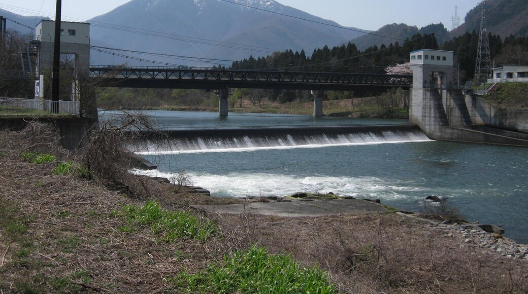 大川と大戸山を北から