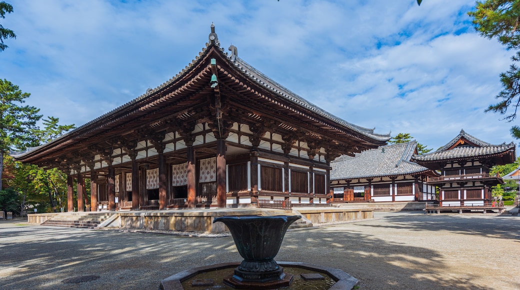 A traditional Japanese building with a tiled roof and wooden pillars.