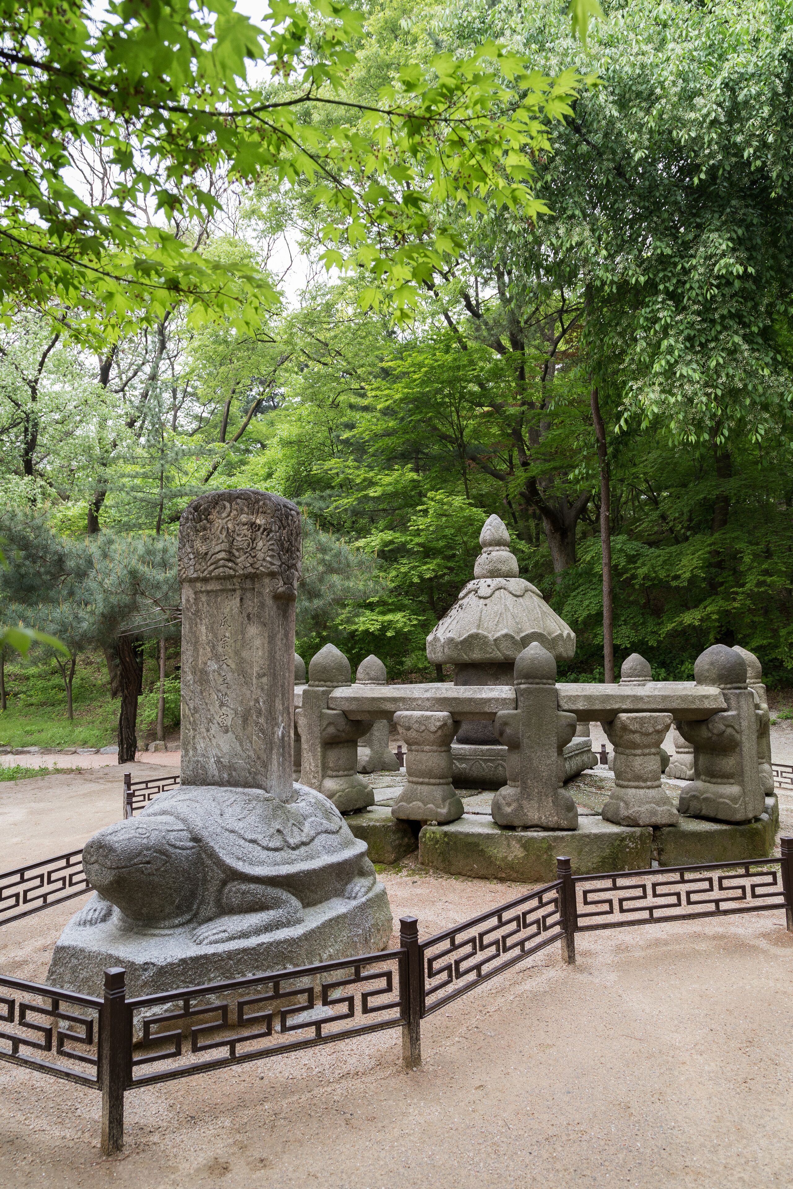 King Seongjong's Taesil (Placenta Chamber) and Taesilbi (Placenta Burial Marker) at the Changgyeonggung Palace in Seoul, South Korea.