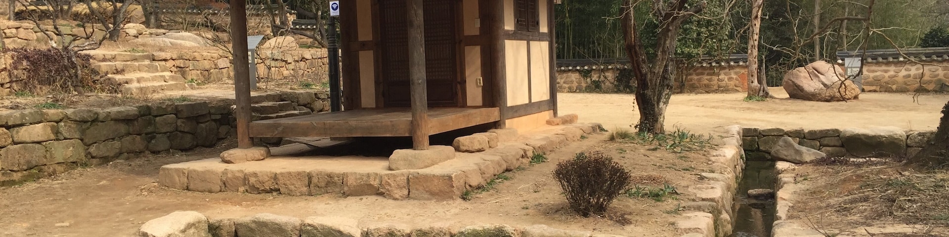 traditional house at Baikwoon-dong garden.