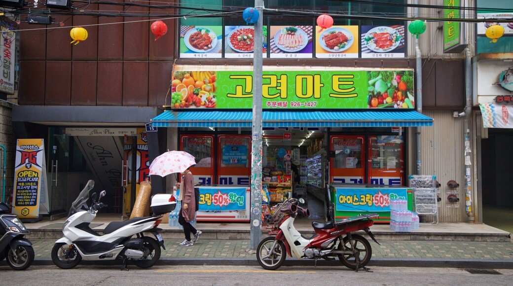 Chegiil-tong showing signage